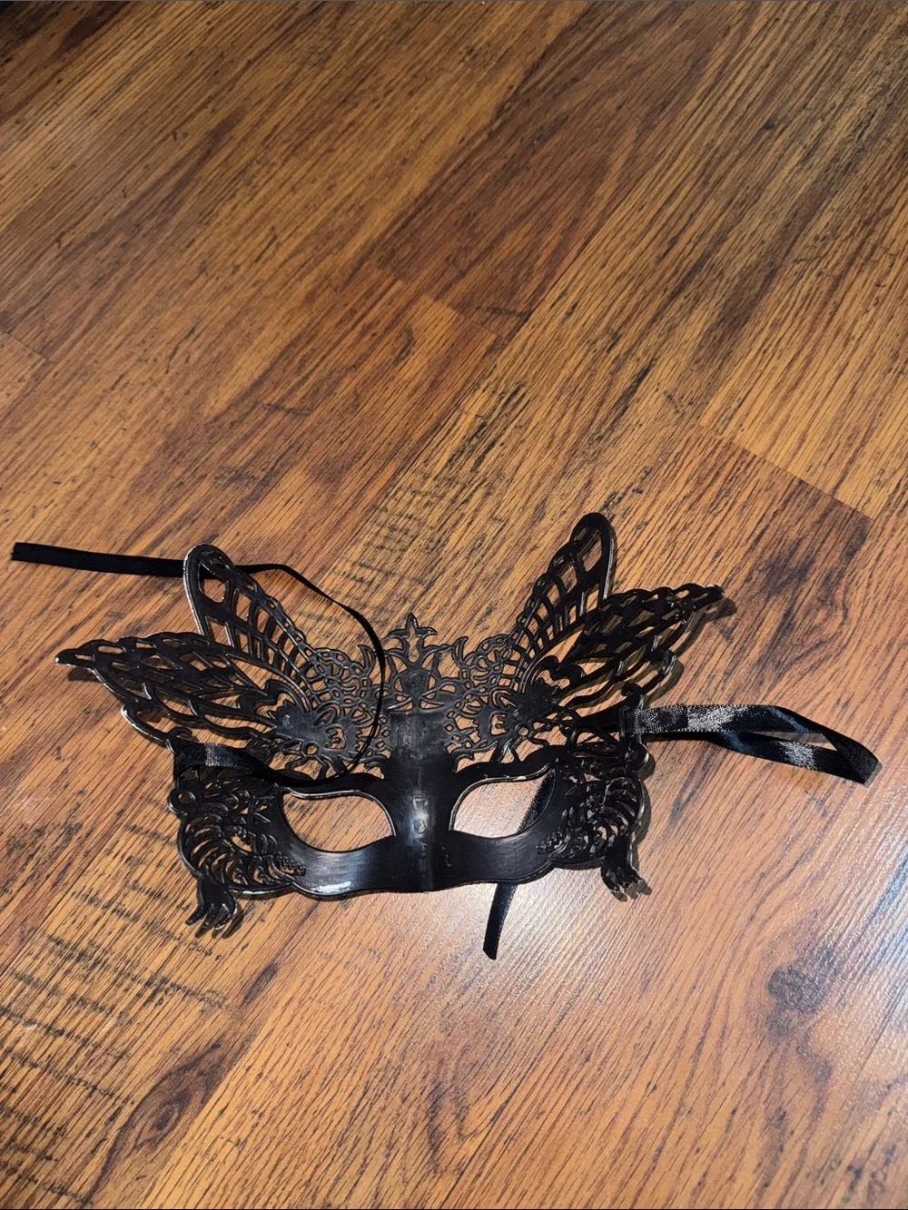 Lace Filigree Cat Eye Masquerade Mask in Antique Silver / Bronze